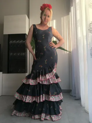 Vestido Flamenca Azul con Flores Rojas