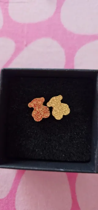 Pendientes dorados con diseño de osito