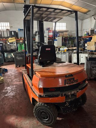 CARRETILLA ELEVADORA G.H.