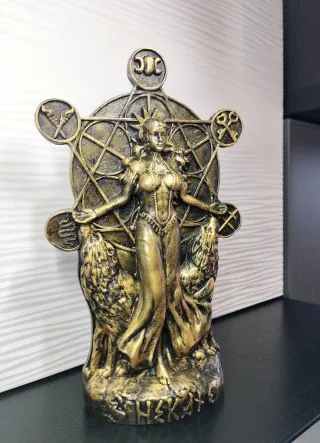 Statua Dea Ecate Design Gotico Scultura Altare