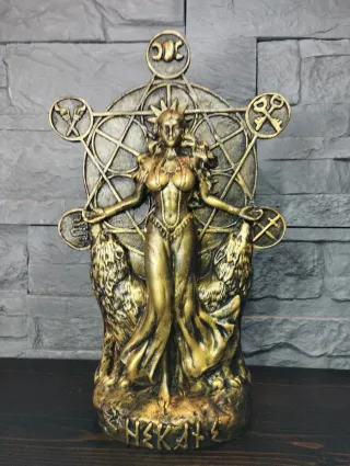 Statua Dea Ecate Design Gotico Scultura Altare