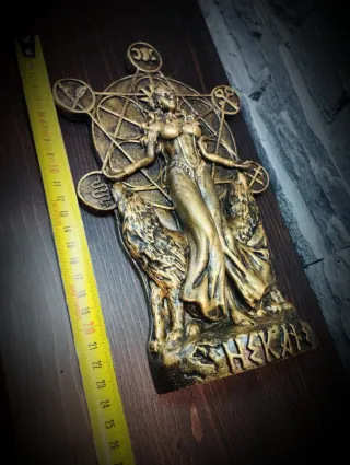 Statua Dea Ecate Design Gotico Scultura Altare