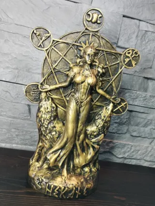 Statua Dea Ecate Design Gotico Scultura Altare