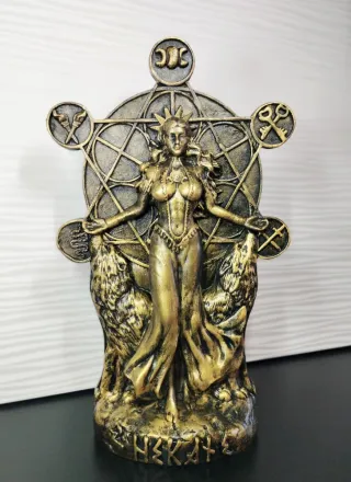 Statua Dea Ecate Design Gotico Scultura Altare