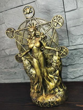Statua Dea Ecate Design Gotico Scultura Altare