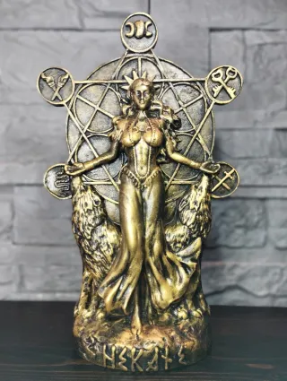 Statua Dea Ecate Design Gotico Scultura Altare