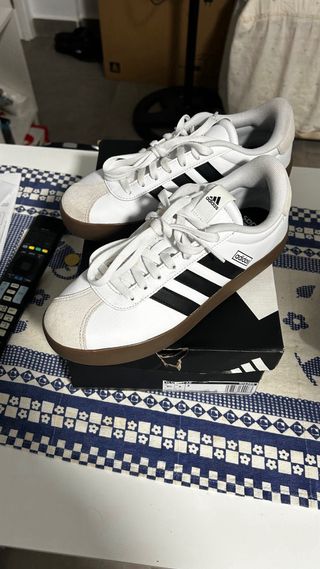 Adidas VI Court 3.0 Blancas Marrones