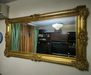 Espejo Grande Dorado con Marco Decorado