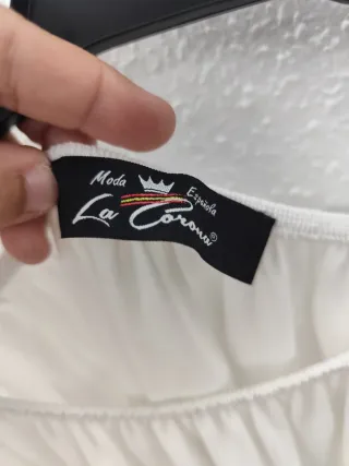 Blusa blanca manga acampanada bordada