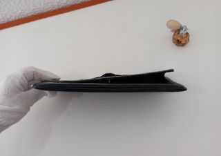 Pochette similpelle nera con decoro