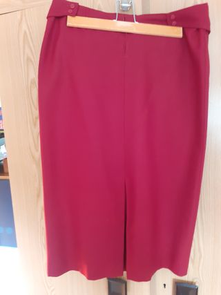 Falda midi roja lana virgen