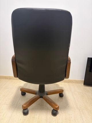 Silla de oficina cuero y madera maciza