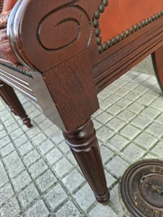 4 Sillas de Cuero y Madera para Restaurar