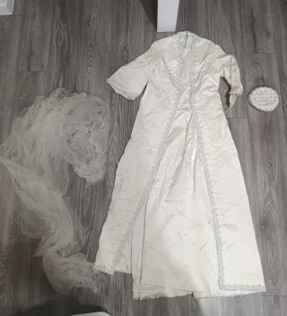 Vestido Vintage con Velo