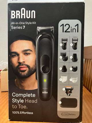 Cortapelo 12en1 Muy poco uso.  Como nueva.