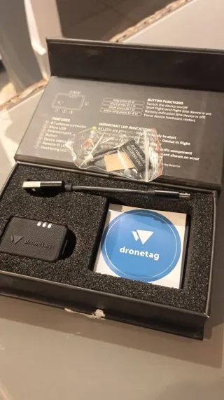 Localizador Dronetag Negro