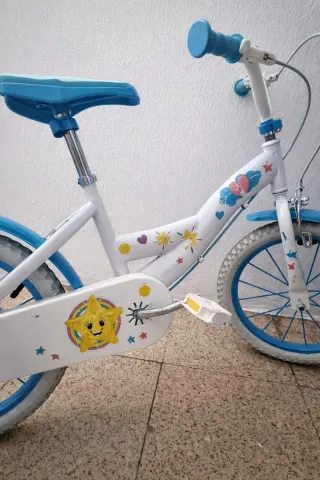 Bicicleta para niños blanca y azul
