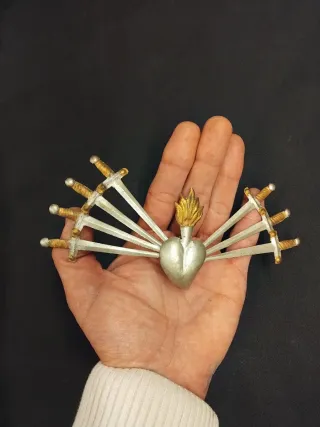 Cuore antico XIX con 7 pugnali