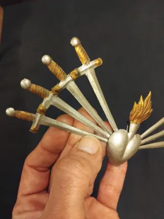 Cuore antico XIX con 7 pugnali