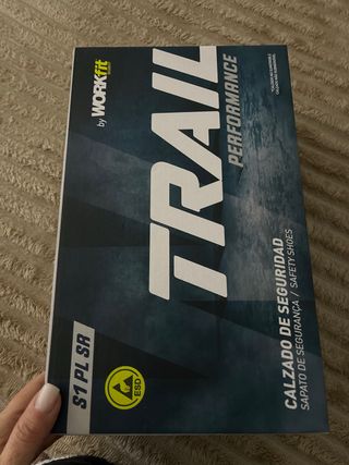 Zapato de seguridad negro y blanco