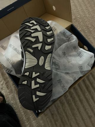 Zapato de seguridad negro y blanco