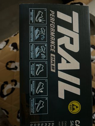 Zapato de seguridad negro y blanco
