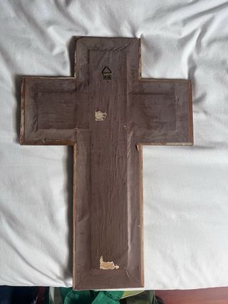 Cruz de Jesús con marco dorado