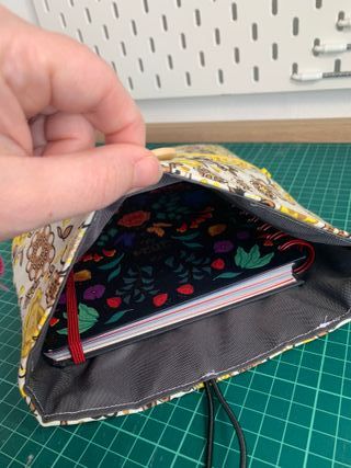 Funda/Libro/Ipad con bolsillo