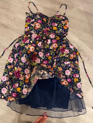 Vestido floral azul con tul