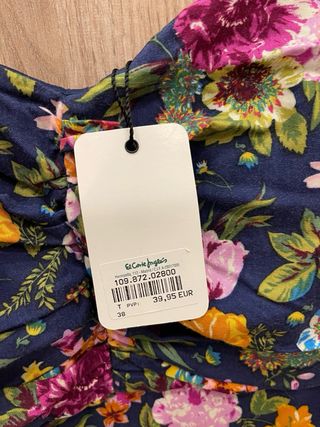 Vestido floral azul con tul