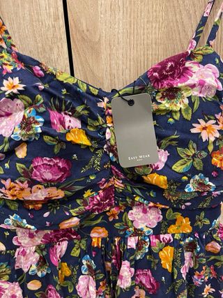 Vestido floral azul con tul