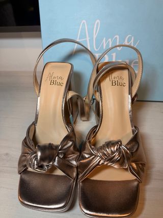 Sandalias Alma en Pena Tacón Dorado