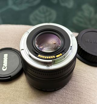 Canon EF 50mm f/2.5 Compact Macro. Perfetto