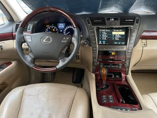 Lexus LS 460