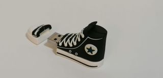 Pendrive Zapatilla TechOneTech 32GB