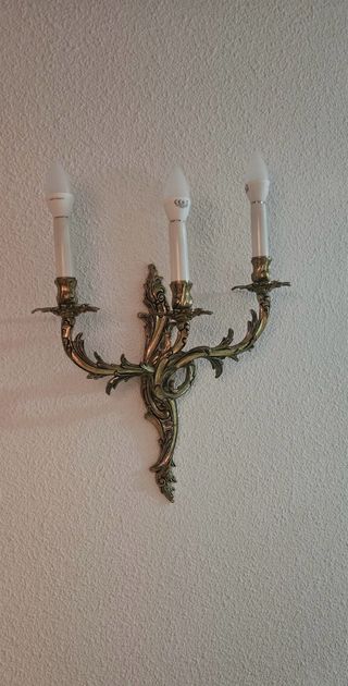 Tengo dos, uno: 25€, dos: 35€ Aplique dorado pared
