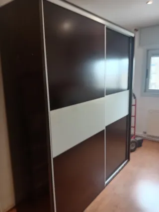 Armario puertas correderas madera y cristal