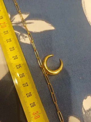 Collar media luna dorado