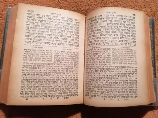 Biblias Hebreas Pentateuco Varias, 3 - 100€ cada.