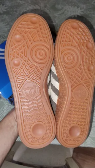 Zapatillas Adidas Spezial Marrones y Blancas