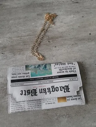 Borsetta vintage effetto giornale