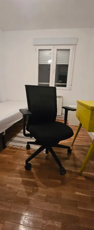 Silla de oficina Actiu Stay Negra