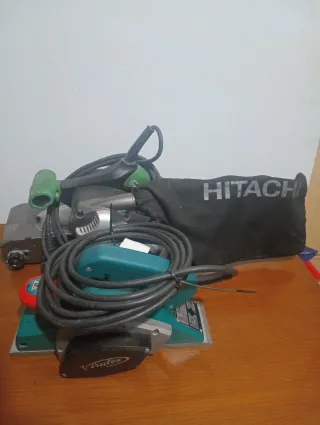 Lijadora de banda Hitachi , cepillo Virutex .