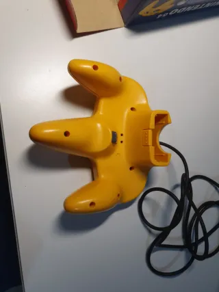 Mando Amarillo Nintendo 64
