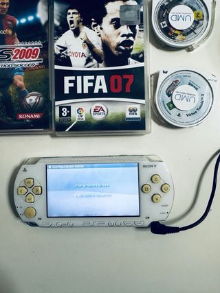 Lote PSP Blanca + 9 Juegos + Cargador + Funda