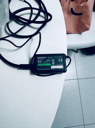 Lote PSP Blanca + 9 Juegos + Cargador + Funda