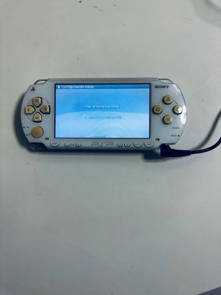 Lote PSP Blanca + 9 Juegos + Cargador + Funda