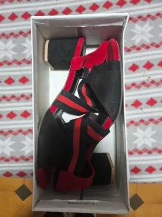 Zapatos tacón medio negros y rojos