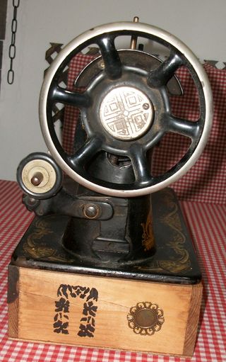 Máquina de Coser Antigua Naumann