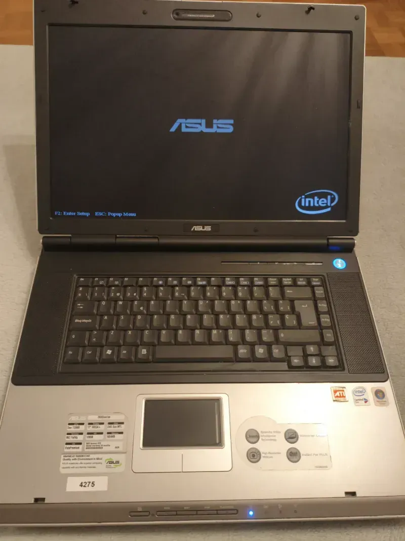 ASUS Z83C 17” + Mochila Targus premium